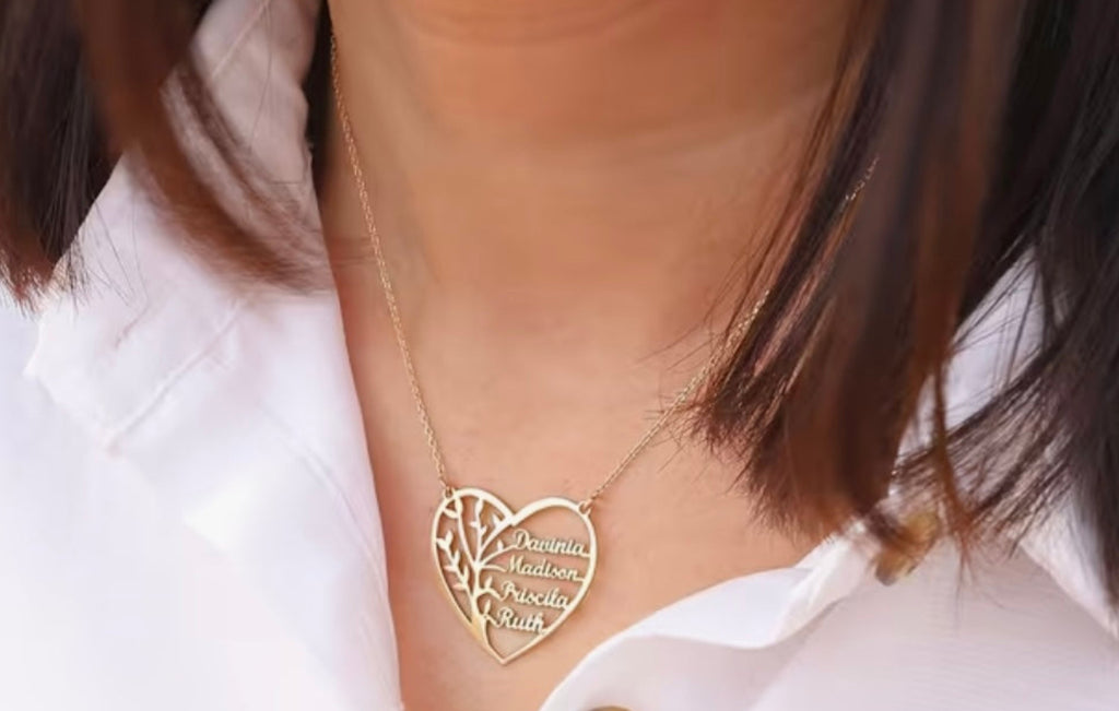 Collier Arbre coeur jusqu'à  4 prénoms