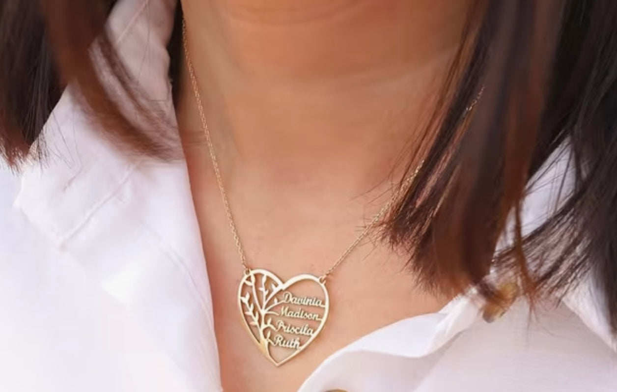 Collier Arbre coeur jusqu'à  4 prénoms